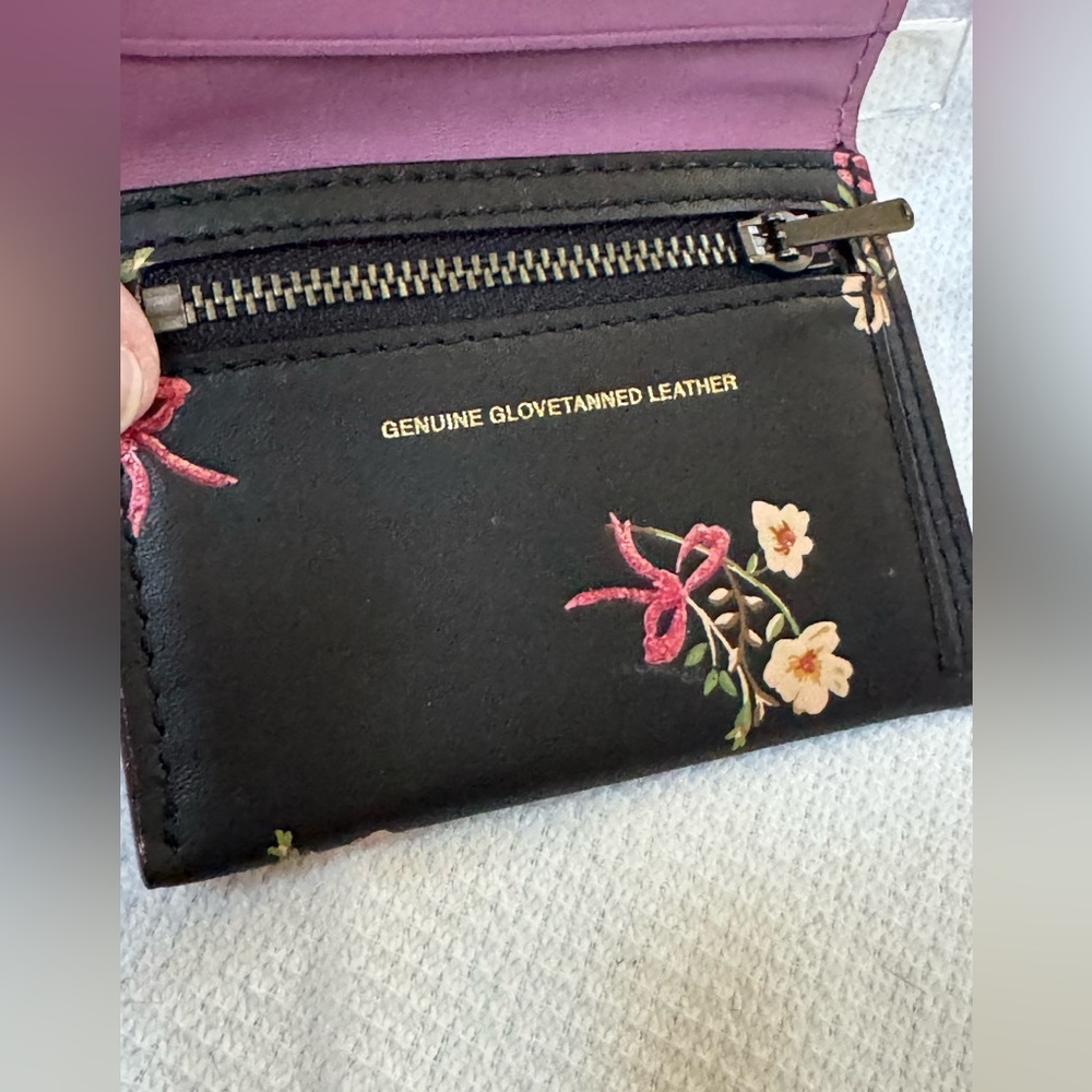 Coach Trifold Leather Wallet with Matching Box with Gold Lettering NWT! - Picture 9 of 16